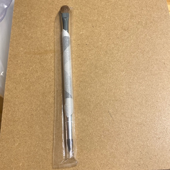 Bare Escentuals Other - Bare Escentuals Double ended precision brush. New.